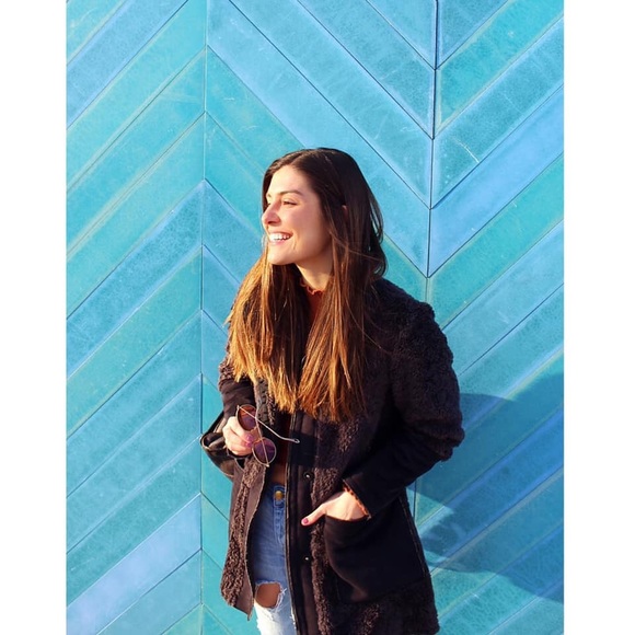 Meet your Posher, Renee - Picture 1 of 1